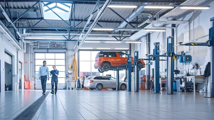 Hale service auto pe structură metalică